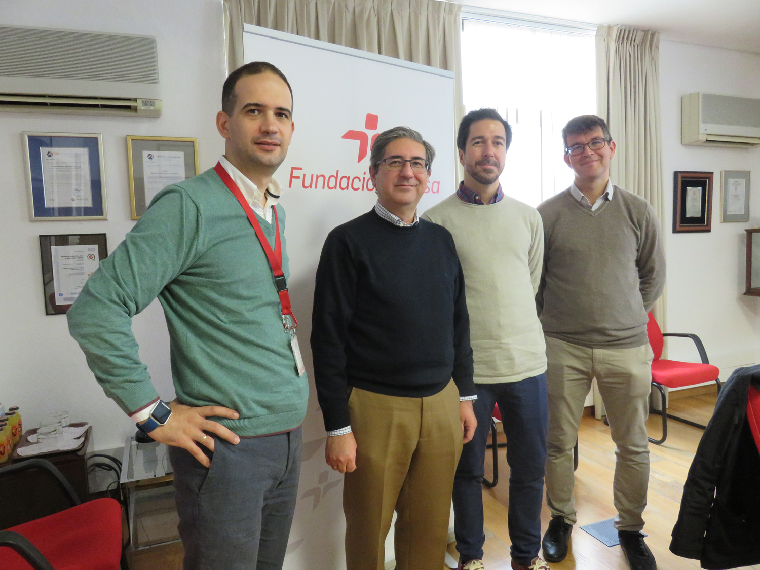 Profesores de la Universidad de Sevilla con representantes de Fundación Cepsa
