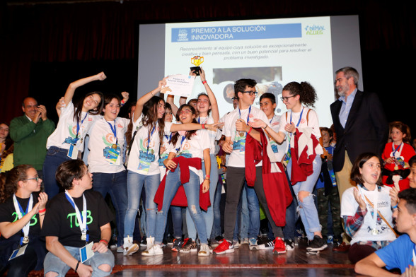 Fundacion_Cepsa_entrega_Premio_a_la_Solucion_Innovadora_de_FLL_al_colegio_Rodriguez_Alberto_de_Santa_Cruz_Tenerife.jpg