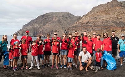 Voluntarios en la playa de Antequera.