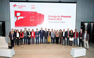 Autoridades, responsables de la Fundación y entidades ganadoras de los Premios al Valor Social en Madrid.